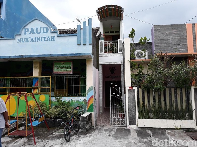 Begini Awal Mula Muka Rumah Joko di Solo Hanya Selebar 1 Meter Begini Awal Mula Muka Rumah Joko di Solo Hanya Selebar 1 Meter
