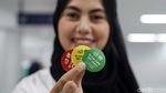 Senyum Ramah Kru MRT Jakarta Sapa Penumpang