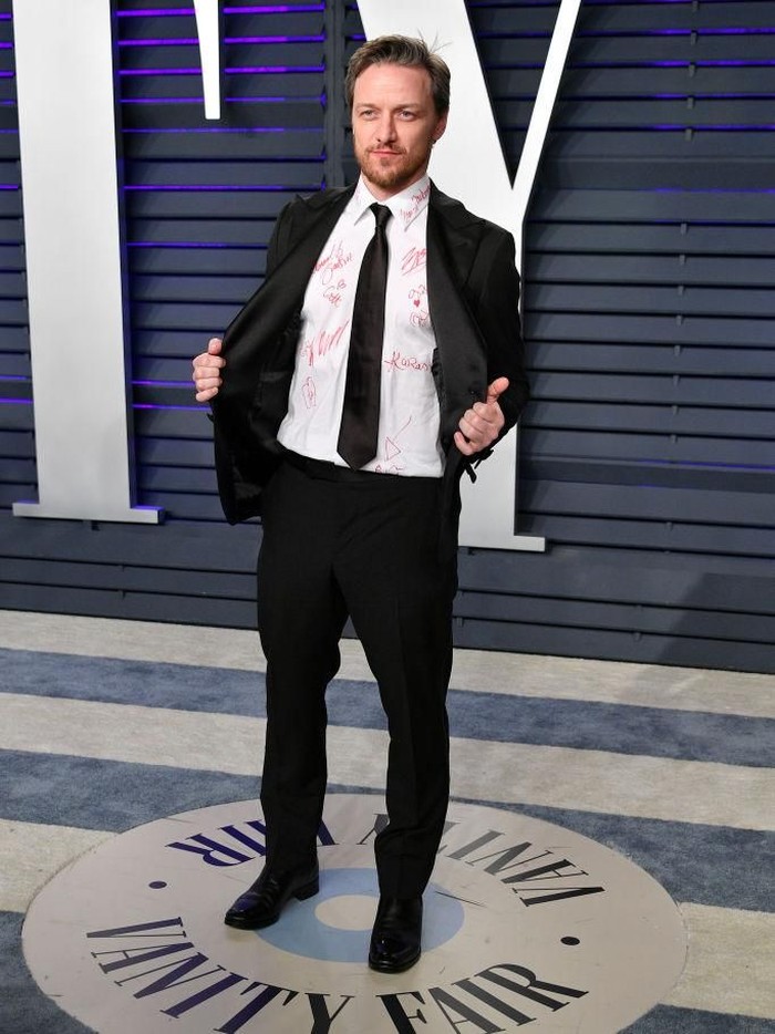 BEVERLY HILLS, CA - FEBRUARY 24:  James McAvoy attends the 2019 Vanity Fair Oscar Party hosted by Radhika Jones at Wallis Annenberg Center for the Performing Arts on February 24, 2019 in Beverly Hills, California.  (Photo by Dia Dipasupil/Getty Images)