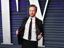 Duh! James McAvoy Ditonjok Pria Mabuk