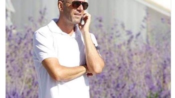 Zidane digambarkan langsung menelepon Ronaldo, bahwa ia sudah kembali ke Santiago Bernabeu. Foto: istimewa