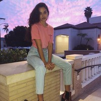  Model berusia 28 tahun ini pun berusaha membalas kritik yang menyerangnya. Ia mengklaim bahwa ini hanya menunjukkan gambar indah dari tubuh wanita. Dan bukankah kita harus mengangkat perempuan di hari perempuan internasional? balas Shanina. Foto: Instagram @shaninamshaik