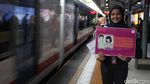 Aksi Srikandi Cantik Kampanye Pelecehan Seksual di KRL