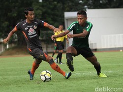 Skor 2-2 pun bertahan hingga wasit meniup peluit panjang tanda akhir pertandingan.