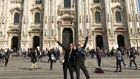 Tidak sendirian, dia juga traveling bersama teman dan kekasihnya. (alisarailabouni/Instagram)