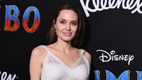 Meski tak tampil dalam film itu, Jolie akan kembali muncul di film Maleficent: Mistress of Evil. Emma McIntyre/Getty Images