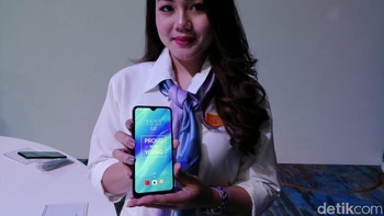 Realme 3 memiliki bentang layar berukuran 6,22 inch memiliki kualitas FHD+. (Foto: detikINET/Muhamad Imron Rosyadi)