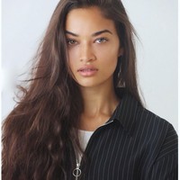 Pesan apa yang ingin kamu kirim? Kelihatannya terlalu fokus pada kecantikanmu dan bukan pada kecerdasan dan kekuatanmu! Apakah itu mendorong pria untuk melihat wanita sebagai objek seksual untuk dinikmatinya? tambah netizen lainnya. Foto: Instagram @shaninamshaik