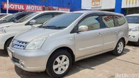 Nissan Grand Livina XV 2010: Rp 98 juta. Foto: Luthfi Anshori
