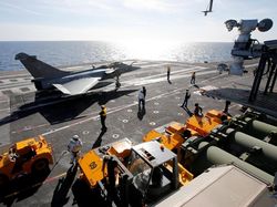 Potret Kapal Induk Nuklir Prancis Bertolak ke Asia, Mau Apa?