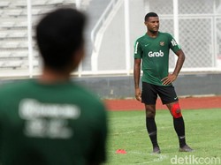 Pada laga uji coba perdana ini, anak asuh Indra Sjafri ditahan imbang 2-2- oleh Semen Padang.