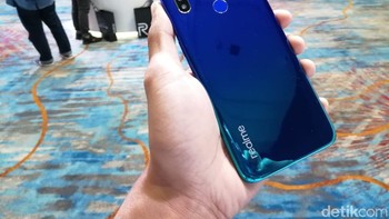 Realme 3 lebih memilih untuk mengusung micro USB ketimbang USB-C  (Foto: detikINET/Muhamad Imron Rosyadi)