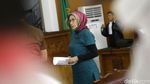 Bakti Atiqah Hasiholan pada Ratna Sarumpaet