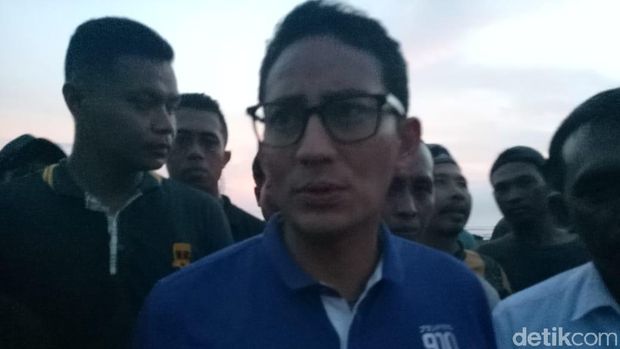 Warga Jembrana Curhat ke Sandi: Abrasi Hancurkan Rumah dan Musala Kami