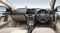 Untuk interior, baik dashboard dan lingkar kemudi sudah disegarkan Toyota. 