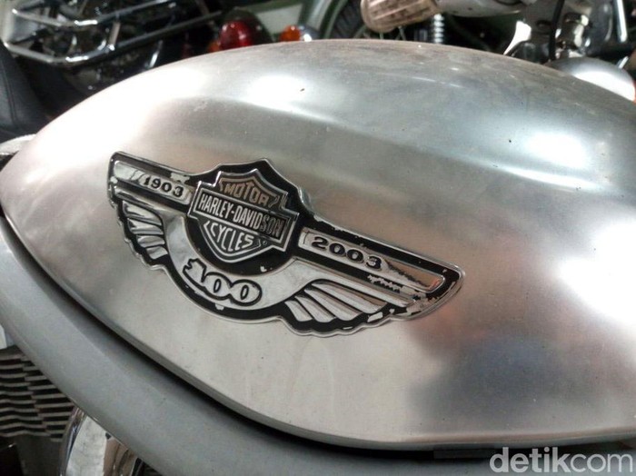 Keahlian Dondi Arief sebagai teknisi Moge khususnya Harley Davidson boleh dibilang sudah mumpuni. Bahkan dia pernah dipercaya mengerjakan motor Gibran Rakabuming.