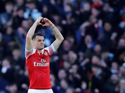 Granit Xhaka menginspirasi Arsenal untuk mengalahkan MU di Emirates. Xhaka melepaskan tembakan melengkung yang menghasilkan gol pertama Arsenal, yang membangkitkan momentum the Gunners dalam jalan meraih kemenangan. Foto: Reuters