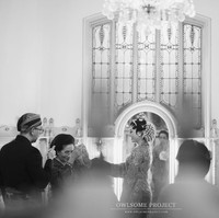 Konsep busana yang dipakai kedua mempelai adalah berbagai riset yang telah dilakukan mengenai busana adat trah Mangkunegaran. Saya terinspirasi busana kebaya panjang yang biasa dilakukan oleh para Putri keraton, ungkap Didiet dalam pernyataan resminya. Foto: Dok. Owlsome Project