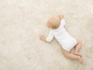 Naik Pesawat, Seorang Bunda Tak Sadar Tinggalkan Bayi di Bandara