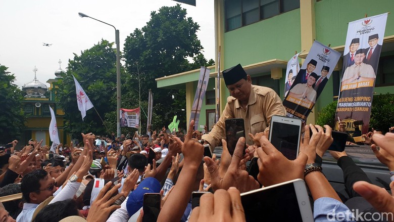 Prabowo Minta Pendukungnya Nginap di TPS Saat Hari Pencoblosan Prabowo Minta Pendukungnya Nginap di TPS Saat Hari Pencoblosan
