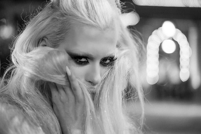 Perubahan penampilan Elena ini diungkapkannya sebagai bentuk pemberontakannya. Elena mengaku sejak kecil ia merasa kesepian.  Foto: Instagram (@elena_rosso)