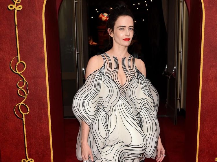 Penampilan Eva Green dengan Gaun Unik