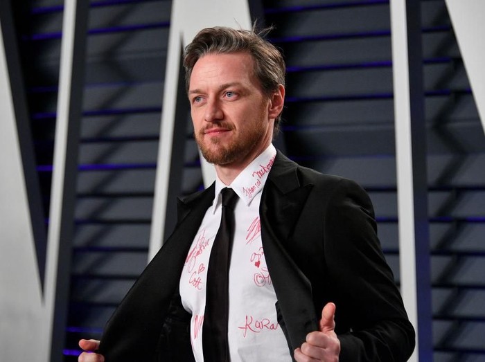 Kemeja James McAvoy BEVERLY HILLS, CA - FEBRUARY 24: James McAvoy attends the 2019 Vanity Fair Oscar Party hosted by Radhika Jones at Wallis Annenberg Center for the Performing Arts on February 24, 2019 in Beverly Hills, California. (Photo by Dia Dipasupil/Getty Images)