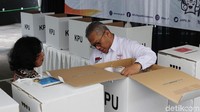 Simulasi ini menggambarkan TPS 033 dengan jumlah DPT 300 orang.