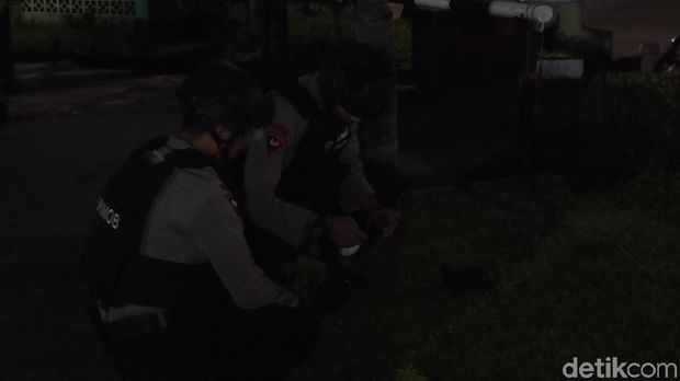 Temukan Granat Nanas, Sahrul Serahkan ke Kantor Polisi Pakai Plastik