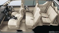 Sementara untuk fitur keselamatan, Land Cruiser Prado memiliki fitur yang bisa mencegah kecelakaan, sehingga mobil lebih aman dikendarai.