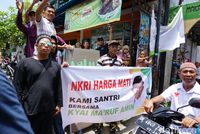 Nyekar ke Wali Pitu di Bali, Sandiaga Disambut Spanduk Ma'ruf Amin