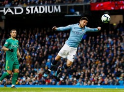 David Silva mengomando lini tengah Manchester City dan menciptakan satu assist dalam kemenangan atas Watford 3-1. Foto: Reuters