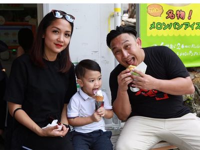 Begini Potret Augie Fantinus Saat Kulineran Bareng Keluarga