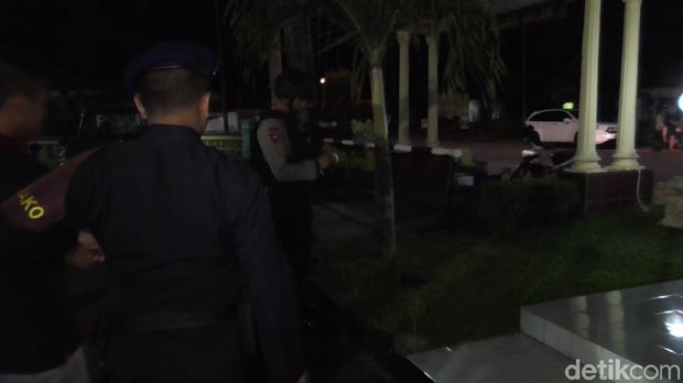 Temukan Granat Nanas, Sahrul Serahkan ke Kantor Polisi Pakai Plastik
