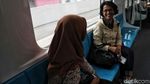 Senangnya Warga Jajal MRT Jakarta