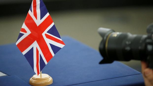 The British Union Jack flag is seen on the desk of a member of the European Parliament ahead of a debate on the future of Europe, at the European Parliament in Strasbourg, France, March 12, 2019. REUTERS/Vincent Kessler