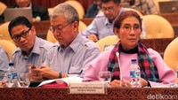 Susi Pudjiastuti beserta jajaran kementerian kelautan dan perikanan menghadiri rapat di Komisi IV DPR, Selasa (12/3/2019).