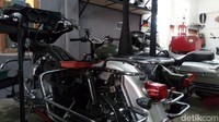 Ia menceritakan kebanyakan pelanggannya  tak mengira jika bengkelnya  berada ditengah perkampungan.