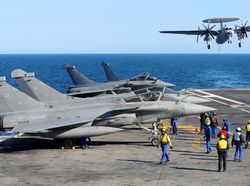 Potret Kapal Induk Nuklir Prancis Bertolak ke Asia, Mau Apa?