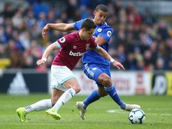 Bek kanan Lee Peltier menjadi salah satu penampil terbaik Cardiff City saat menumpas West Ham 2-0. Peltier rajin membantu penyerangan untuk membantu timnya meraih kemenangan pertama usai tiga kali kalah beruntun. Foto: Getty Images