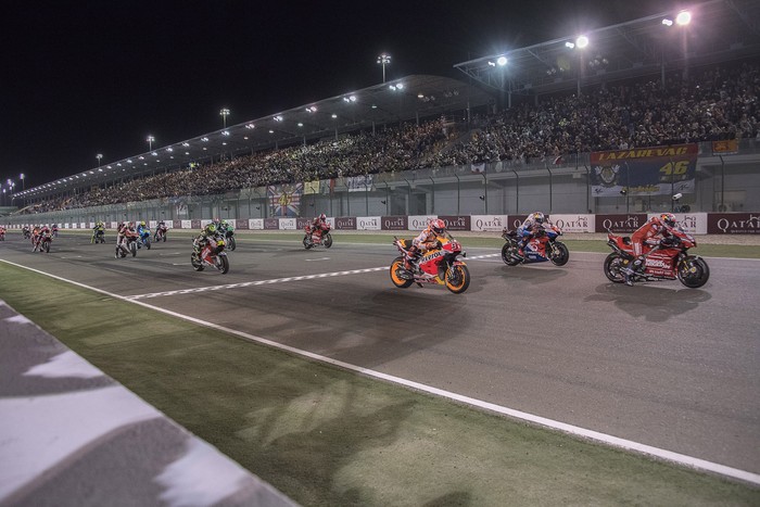 DOHA, QATAR - MARCH 10: The MotoGP riders start from the grid during the MotoGP race during the MotoGP of Qatar - Race at Losail Circuit on March 10, 2019 in Doha, Qatar. (Photo by Mirco Lazzari gp/Getty Images)
