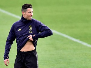 Cristiano Ronaldo Melawan Kebotakan