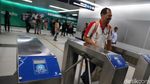 Senangnya Warga Jajal MRT Jakarta
