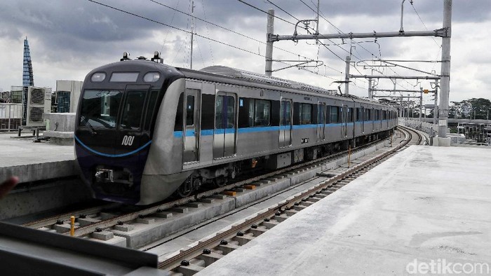 Kereta Bawah Tanah (MRT) Hentikan Operasional Sore Ini, Cek Alasannya