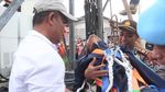 Aksi Wabup Purwakarta Panjat Tower Gagalkan Ayah-Anak Bunuh Diri
