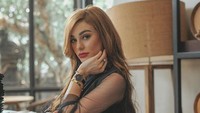 Nora Alexander membuat banyak netizen bertanya-tanya. Selain paras cantiknya, ia sempat disebut tengah menjalin kasih dengan Jerinx SID.  Foto: Dok. Instagram/ncdpapl
