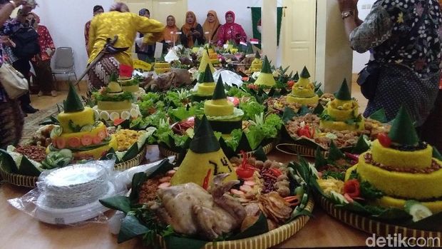 Lawan Hoax Pemilu, Pedagang di Yogya Gelar Merti Malioboro