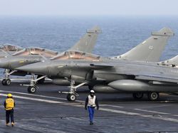 Potret Kapal Induk Nuklir Prancis Bertolak ke Asia, Mau Apa?