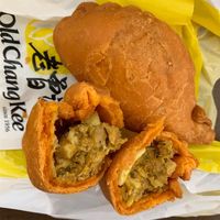 Yang Sedang Hits di Singapura, Pastel hingga Burger Isi Laksa!
