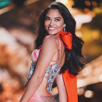 Model Victorias Secret, Shanina Shaik banjir hujatan oleh pengguna Instagram setelah dia memposting foto telanjang dirinya di Hari Perempuan Internasional, Jumat (8/3/2019). Foto: Instagram @shaninamshaik